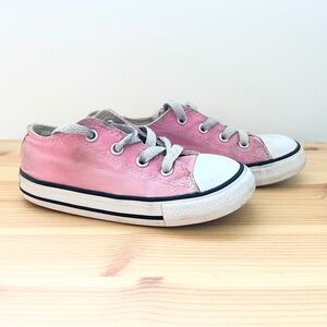 Converse Chuck Taylor All Star Canvas Low Top Shoe in Pink Toddler Size 8
